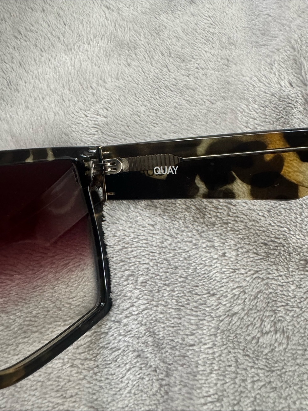 Quay Australia Comparable Oversized Shield Sunglasses Tortoise Gradient Lens NWT - Picture 5 of 8